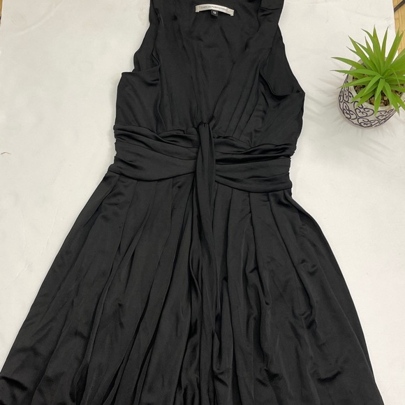 DIANE VON FURSTENBERG Women's Size 12 Little Black Party Sleeveless Azelia Dress - Picture 3 of 8